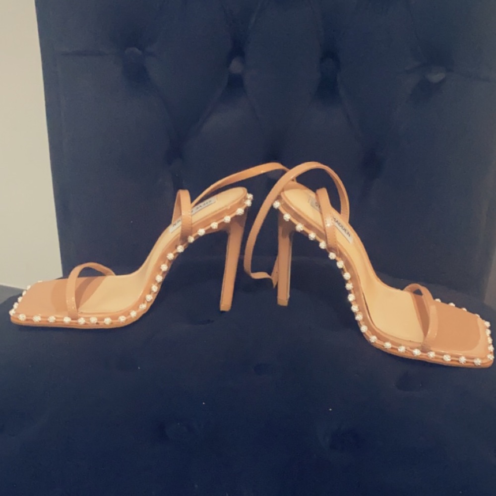 💥ONLY WORN ONCE💥 tan/nude Steve Madden heels